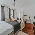 Alloro Boutique *