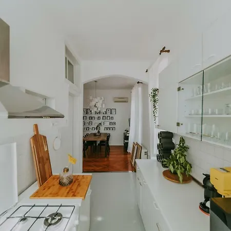 Apartment Alloro Boutique *